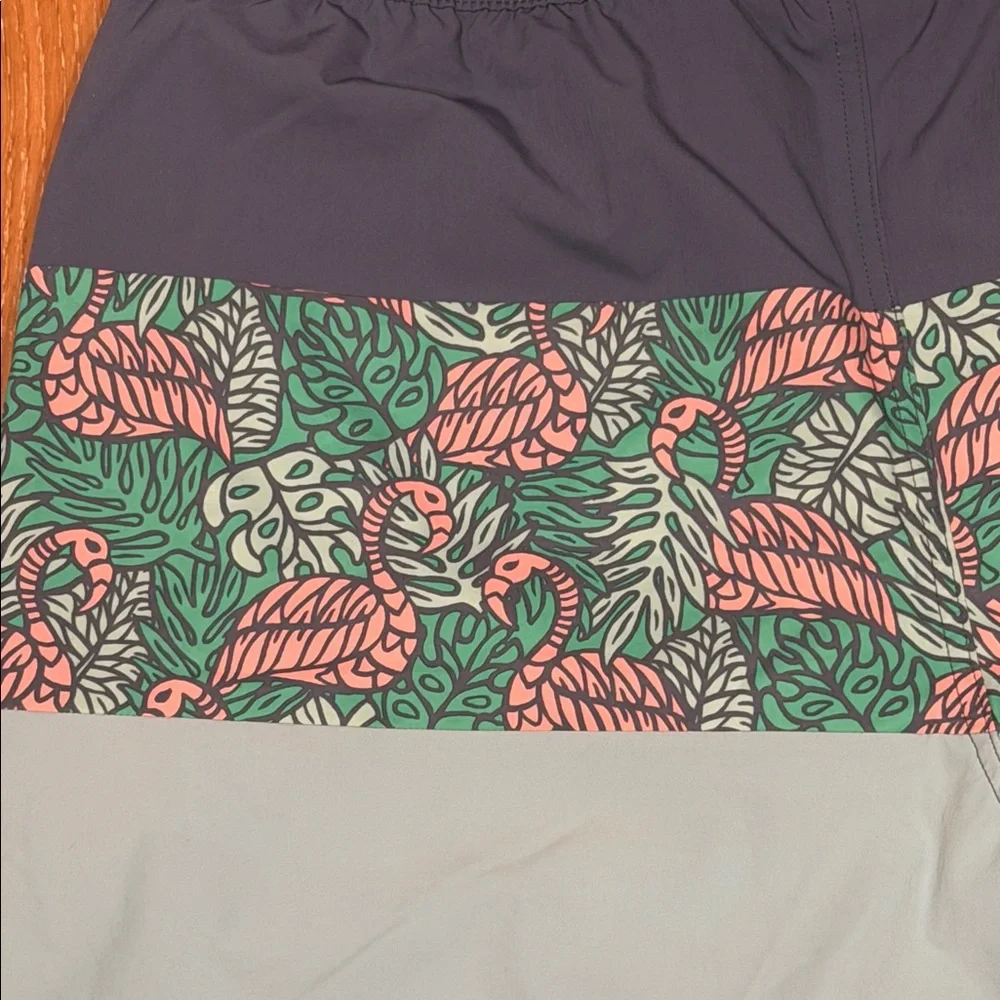 Vineyard Vines Blue and Pink flamingo Swim‎ Trunks XL